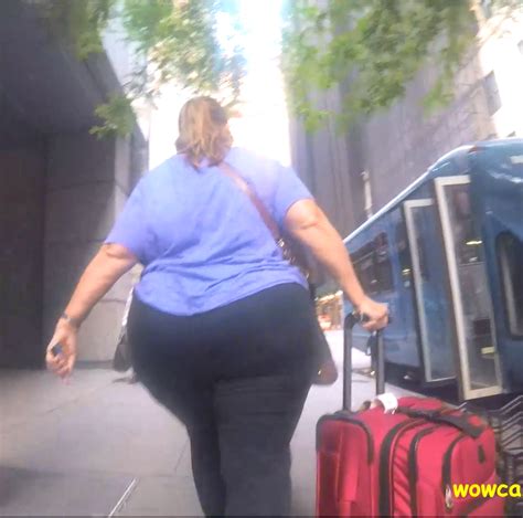 bbw candid booty|EXTREMLY THICK MEGA SSBBW ASS IN BOOTY SHORTS。